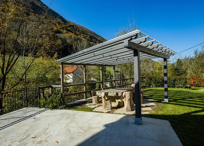 Jez شقة Slap ob Idrijci